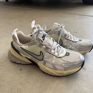 Nike women’s sneakers